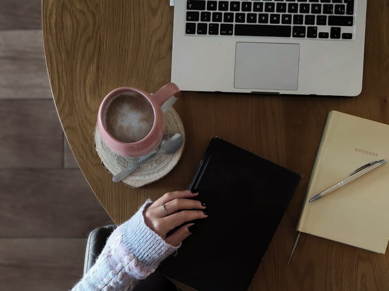 Un año escribiendo en silencio: aprendizajes de una escritora que&nbsp;sigue